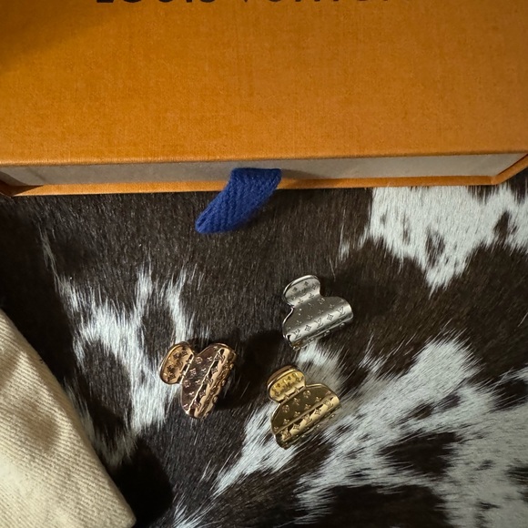 Louis Vuitton Mini Hair Claw Clip Accessoire Nanogram M68940 Set Giftable - Picture 3 of 5